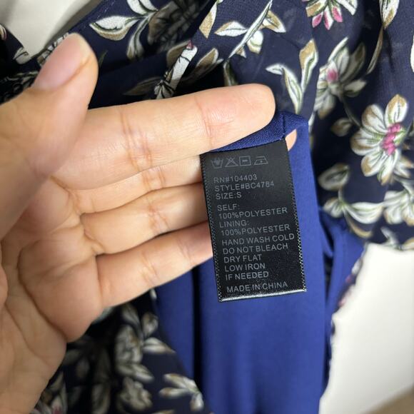 J.O.A. Los Angeles Navy Floral Gathering Gardenias Cold Shoulder Romper Sz S - Picture 6 of 13